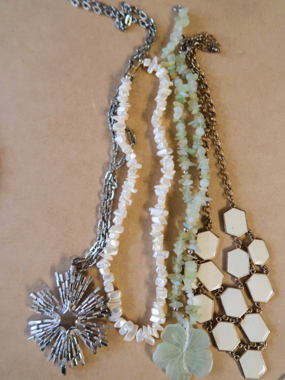 Bundle of 9 Vintage Necklaces Carved Jade-like Hibiscus, Ceramic, Hexagon Chain - Picture 15 of 15